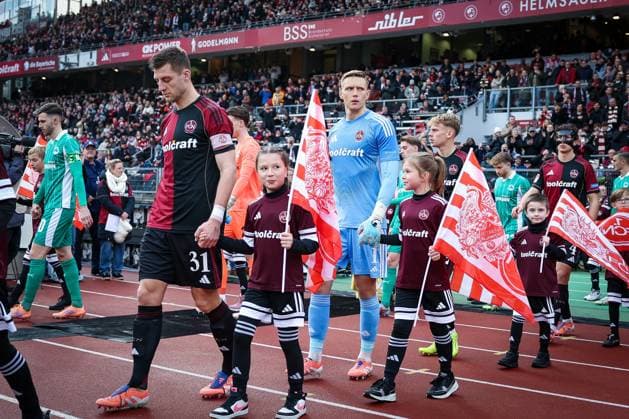 Robin Knoche 31 1FC Nuernberg and Jan Reichert 1 1FC Nuernberg lead the Nuernberg team onto the pitch, 1 FC Nuernberg vs Spvgg Greuther Fuerth, Football, 2 Bundesliga, DFL, Season 2025 2026, Hinrunde, 15 Spieltag, 07 12 2025 DFB regulations prohibit any use of photographs as image sequences and or quasi video Nuernberg Bayern Germany Copyright: xkolbert-press MartinxAgüerax