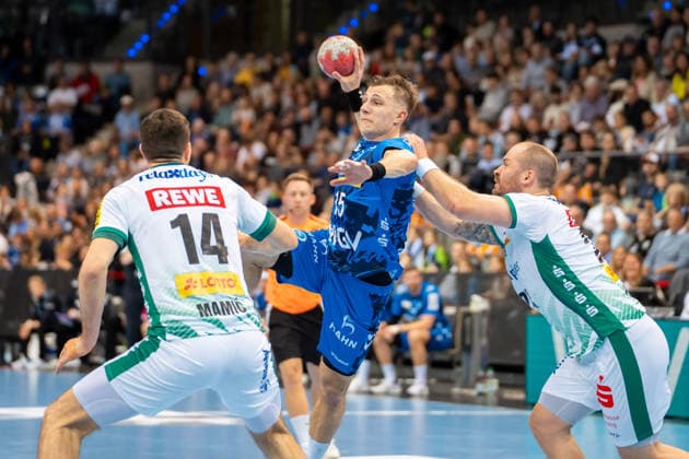 Handball I Men I Season 2025 2026 I Bundesliga I 15 Matchday I TVB Stuttgart SC DHfK Leipzig I 07 12 2025 Simone Mengon 15, TVB Stuttgart im Wurf Stuttgart Porsche Arena Baden Württemberg Germany Copyright: xLobeca MaxxPetershansx