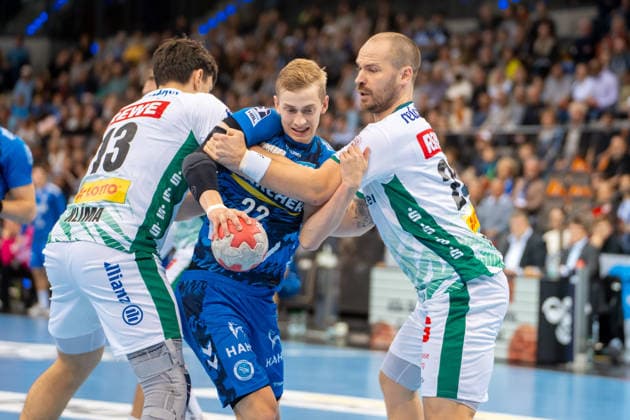 Handball I Men I Season 2025 2026 I Bundesliga I 15 Matchday I TVB Stuttgart SC DHfK Leipzig I 07 12 2025 Torben Matzken 22, TVB Stuttgart defended by Matej Klima 13, SC DHfK Leipzig and Moritz Preuss 24, SC DHfK Leipzig Stuttgart Porsche Arena Baden Württemberg Germany Copyright: xLobeca MaxxPetershansx