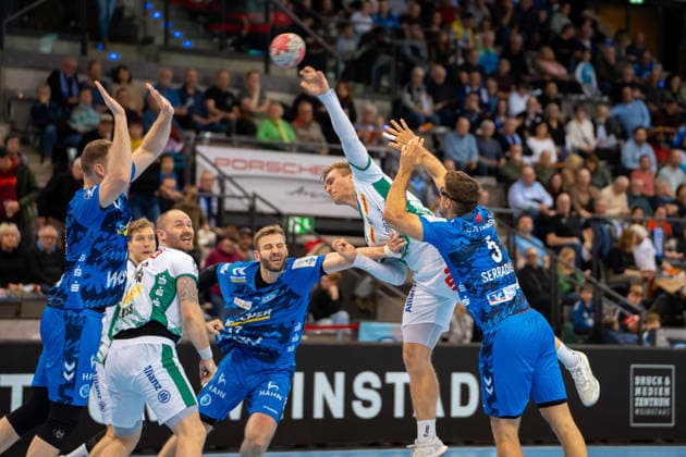 Handball I Men I Season 2025 2026 I Bundesliga I 15 Matchday I TVB Stuttgart SC DHfK Leipzig I 07 12 2025 Franz Semper 32, SC DHfK Leipzig im Wurf Stuttgart Porsche Arena Baden Württemberg Germany Copyright: xLobeca MaxxPetershansx
