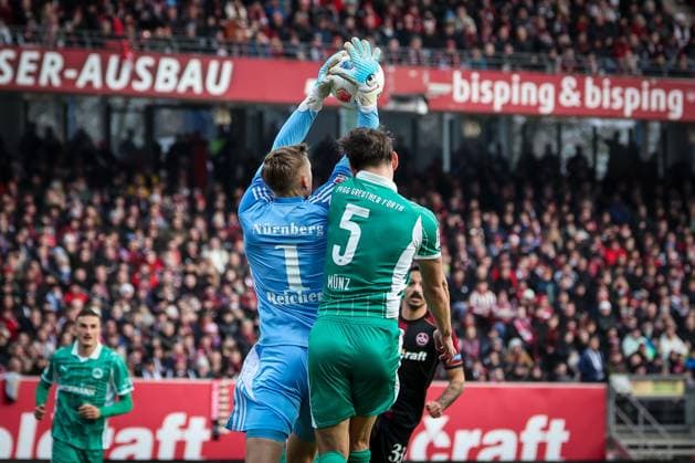 Reno Muenz 5 Spvgg Greuther Fuerth fouls Jan Reichert 1 1FC Nuernberg , 1 FC Nuernberg vs Spvgg Greuther Fuerth, Fußball, 2 Bundesliga, DFL, Saison 2025 2026, Hinrunde, 15 Spieltag, 07 12 2025 DFB regulations prohibit any use of photographs as image sequences and or quasi video Nuernberg Bayern Germany Copyright: xkolbert-press MartinxAgüerax