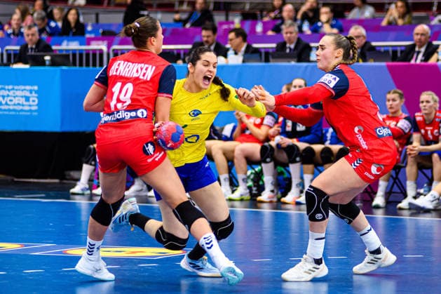 DORTMUND, GERMANY - 7 DECEMBER, 2025: De Abreu Rosa Kelly, Henriksen Selma Helen, Kristiansen Veronica Egebakken - Women s Handball World Championship, WM, Weltmeisterschaft 2025 Norway vs Brazil at Westfallenhalle.  Copyright: xVitaliixKliuievx