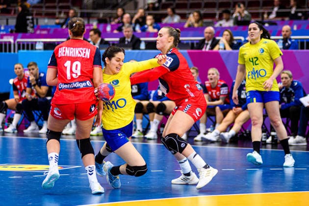 DORTMUND, GERMANY - 7 DECEMBER, 2025: De Abreu Rosa Kelly, Henriksen Selma Helen, Kristiansen Veronica Egebakken - Women s Handball World Championship, WM, Weltmeisterschaft 2025 Norway vs Brazil at Westfallenhalle.  Copyright: xVitaliixKliuievx