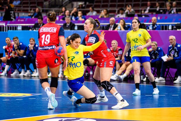 DORTMUND, GERMANY - 7 DECEMBER, 2025: De Abreu Rosa Kelly, Henriksen Selma Helen, Kristiansen Veronica Egebakken - Women s Handball World Championship, WM, Weltmeisterschaft 2025 Norway vs Brazil at Westfallenhalle.  Copyright: xVitaliixKliuievx