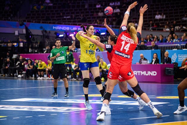 DORTMUND, GERMANY - 7 DECEMBER, 2025: De Abreu Rosa Kelly, Henriksen Selma Helen, Kristiansen Veronica Egebakken - Women s Handball World Championship, WM, Weltmeisterschaft 2025 Norway vs Brazil at Westfallenhalle.  Copyright: xVitaliixKliuievx