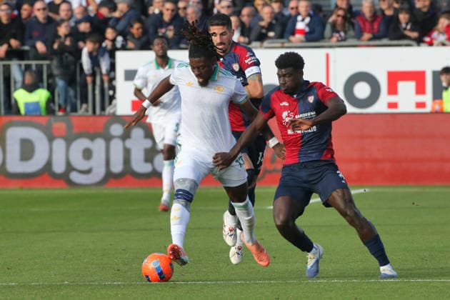 CALCIO - Serie A - Cagliari Calcio vs AS Roma 07.12.2025 Cagliari vs Roma (Serie A) Calcio; 14Â° Giornata Nella foto: Manu Kone contrastato (Foto Gino Mancini) Cagliari Italy  Copyright: xIPAxSport ABACAx