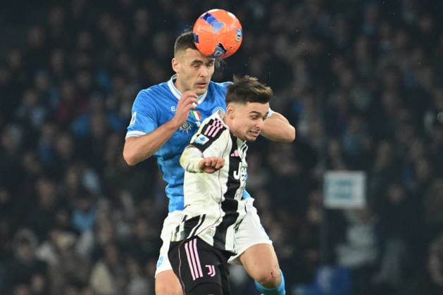 Kenan Yildiz of Juventus FC competes for the ball with Alessandro Buongiorno of SSC Napoli during the Serie A Enilive match between SSC Napoli vs Juventus FC at Diego Armndo Maradona Stadium  Copyright: xAgostinoxGemito IPAxSportx xipa-agency.netx xx IPA_68893265 IPA_Agency_IPA68893265