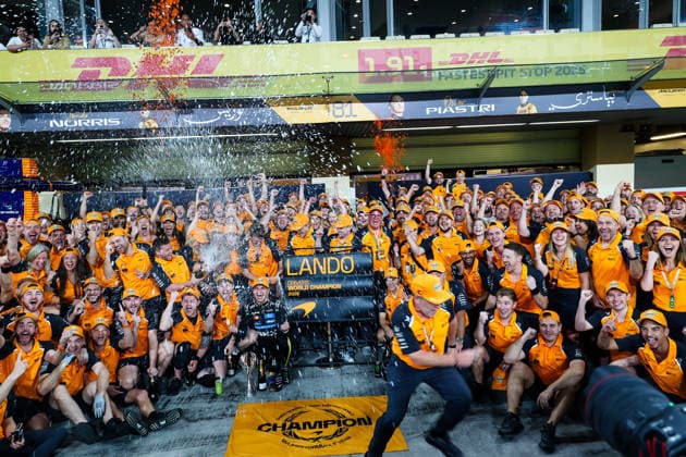 Photo Team Celebration Mclaren Team Lando Norris (GBR) - McLaren Formula 1 Team - McLaren MCL39 - Mercedes F1 2025 World Champion during the Race of Sunday of the Formula 1 Etihad Airways Abu Dhabi Grand Prix 2025 atYas Marina Circuit in Abu Dhabi, United Arab Emirates, ahead of Round 24 of 24, Season Finale and driver championship decider of the 2025 FIA Formula One World Championship, WM, Weltmeisterschaft (December 4-7, 2025).  Copyright: xAlessioxDexMarco IPAxSportx xipa-agency.netx xx IPA_68897444 IPA_Agency_IPA68897444