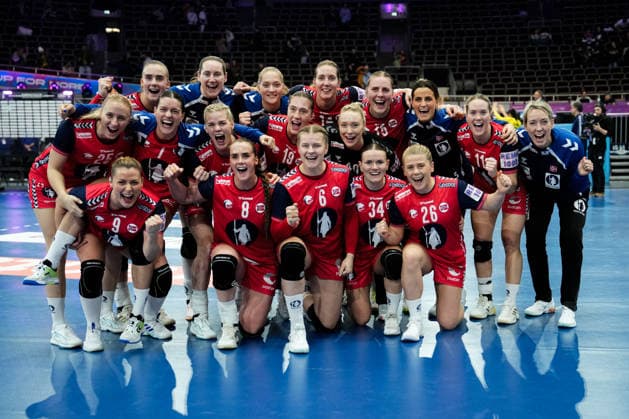 Women s Handball World Championship 2025 Norway Brazil Dortmund, Germany 20251207 The handball girls cheer after the intermediate round of the Women s Handball World Championship between Norway and Brazil in the SWT Arena Photo Beate Oma Dahle NTB Dortmund Germany EDITORIAL USE ONLY RESTRICTED USE FOR BETTING COMPANIES  Copyright: xBeatexOmaxDahlex xNTBx