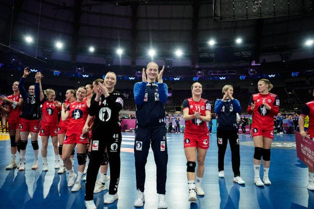 Women s Handball World Championship 2025 Norway Brazil Dortmund, Germany 20251207 The handball girls cheer after the intermediate round of the Women s Handball World Championship between Norway and Brazil in the SWT Arena Photo Beate Oma Dahle NTB Dortmund Germany EDITORIAL USE ONLY RESTRICTED USE FOR BETTING COMPANIES  Copyright: xBeatexOmaxDahlex xNTBx