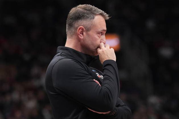 December 7, 2025, Toronto, On, CAN: Toronto Raptors head coach Darko Rajakovic reacts during his team s loss to the Boston Celtics in NBA, Basketball Herren, USA basketball action in Toronto on Sunday, December 7, 2025. Darko Rajakovic  - ZUMAc35_ 20251207_zaf_c35_094 Copyright: xChrisxYoungx