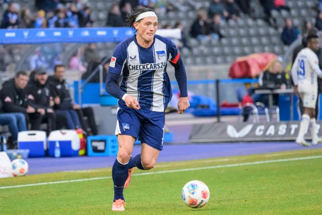 GER, Berlin, soccer, Hertha BSC vs 1 FC Magdeburg, DFB, 2nd Bundesliga, 2025 2026 season, f l t r Fabian Reese Hertha BSC , play the ball, DFB DFL REGULATIONS PROHIBIT ANY USE OF PHOTOGRAPHS AS IMAGE SEQUENCES AND OR QUASI VIDEO, December 7, 2025, Copyright: HMBxMedia UwexKoch