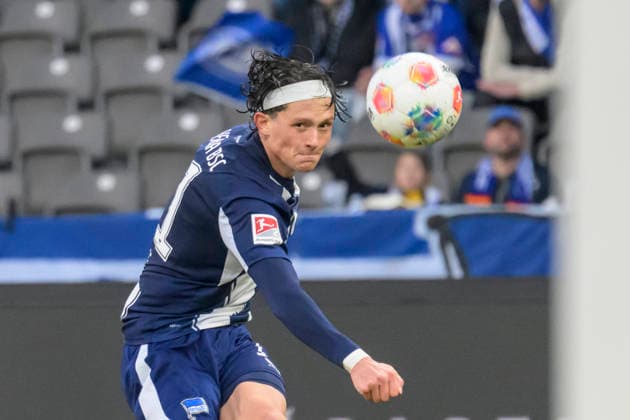 GER, Berlin, soccer, Hertha BSC vs 1 FC Magdeburg, DFB, 2nd Bundesliga, 2025 2026 season, f l t r Fabian Reese Hertha BSC , play the ball, DFB DFL REGULATIONS PROHIBIT ANY USE OF PHOTOGRAPHS AS IMAGE SEQUENCES AND OR QUASI VIDEO, December 7, 2025, Copyright: HMBxMedia UwexKoch
