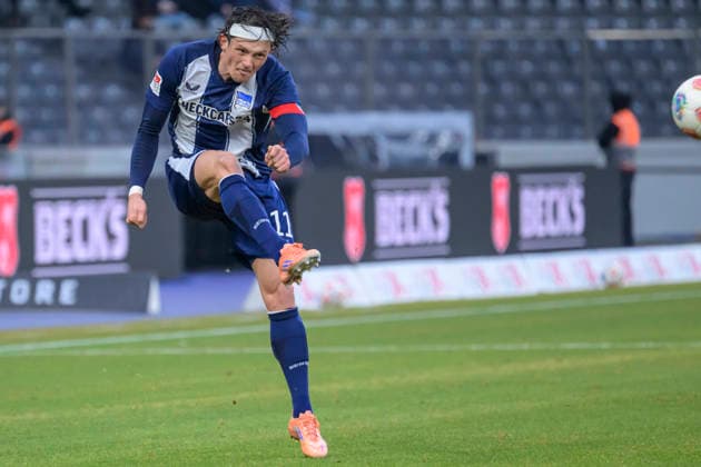 GER, Berlin, soccer, Hertha BSC vs 1 FC Magdeburg, DFB, 2nd Bundesliga, 2025 2026 season, f l t r Fabian Reese Hertha BSC , play the ball, DFB DFL REGULATIONS PROHIBIT ANY USE OF PHOTOGRAPHS AS IMAGE SEQUENCES AND OR QUASI VIDEO, December 7, 2025, Copyright: HMBxMedia UwexKoch