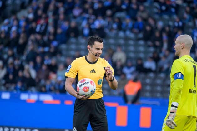 GER, Berlin, soccer, Hertha BSC vs 1 FC Magdeburg, DFB, 2nd Bundesliga, 2025 2026 season, f l t r Konrad Oldhafer Referee, DFB DFL REGULATIONS PROHIBIT ANY USE OF PHOTOGRAPHS AS IMAGE SEQUENCES AND OR QUASI VIDEO, December 7, 2025, Copyright: HMBxMedia UwexKoch