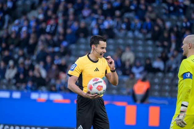 GER, Berlin, soccer, Hertha BSC vs 1 FC Magdeburg, DFB, 2nd Bundesliga, 2025 2026 season, f l t r Konrad Oldhafer Referee, DFB DFL REGULATIONS PROHIBIT ANY USE OF PHOTOGRAPHS AS IMAGE SEQUENCES AND OR QUASI VIDEO, December 7, 2025, Copyright: HMBxMedia UwexKoch