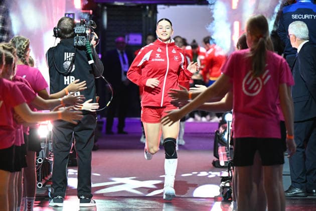 Netherlands, Handball, Womens World Championship 2025, Switzerland vs. Romania, 07 12 2025, Ahoy Arena, Rotterdam, Netherlands, Nuria Bucher Switzerland, 14 during the run-in Copyright: xMarkusxVerwimpx