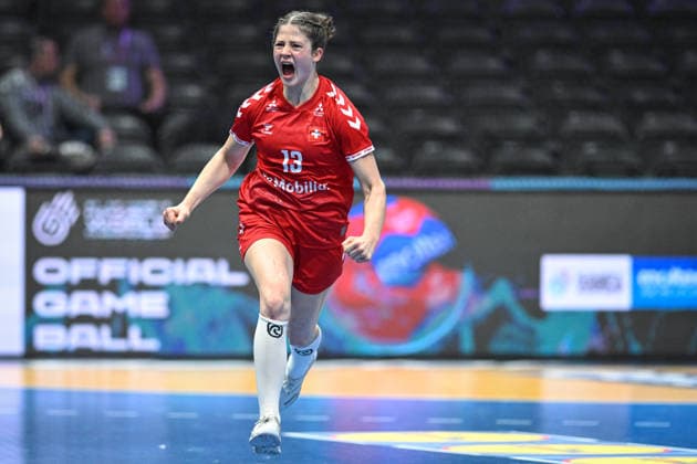 Netherlands, Handball, Womens World Championship 2025, Switzerland vs. Romania, 07 12 2025, Ahoy Arena, Rotterdam, Netherlands, Era Baumann Switzerland, 13 cheers enthusiastically Copyright: xMarkusxVerwimpx