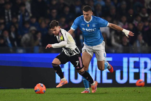 Francisco Conceicao of Juventus F.C. and Alessandro Buongiorno of S.S.C. Napoli are in action during the 14th day of the Serie A Championship between S.S.C. Napoli and Juventus F.C. at the Diego Armando Maradona Stadium on December 7, 2025 in Naples, Italy.  Copyright: xDomenicoxCippitelli IPAxSportx xipa-agency.netx xx IPA_68902413 IPA_Agency_IPA68902413