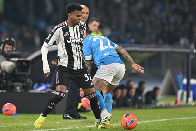 CALCIO - Serie A - SSC Napoli vs Juventus FC Juan Cabal of Juventus F.C. under pressure from Giovanni Di Lorenzo of S.S.C. Napoli during the match of 14th day of the Serie A Championship between S.S.C. Napoli and F.C.Juventus at the Maradona Stadium on Dec 7, 2025 in Naples, Italy. during SSC Napoli vs Juventus FC, Italian soccer Serie A match in Naples, Italy, December 07 2025 Naples Italy  Copyright: xIPAxSport ABACAx