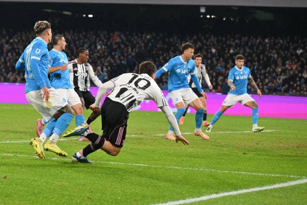 CALCIO - Serie A - SSC Napoli vs Juventus FC Kenan Yildiz of Juventus F.C. scores the goal for 1-1 during the match of 14th day of the Serie A Championship between S.S.C. Napoli and F.C.Juventus at the Maradona Stadium on Dec 7, 2025 in Naples, Italy. during SSC Napoli vs Juventus FC, Italian soccer Serie A match in Naples, Italy, December 07 2025 Naples Italy  Copyright: xIPAxSport ABACAx