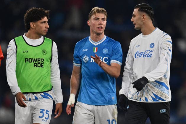 CALCIO - Serie A - SSC Napoli vs Juventus FC Rasmus Hojlund of S.S.C. Napoli celebrate the victory at the end of the 14th day of the Serie A Championship between S.S.C. Napoli and Juventus F.C. at the Diego Armando Maradona Stadium on December 7, 2025 in Naples, Italy. Naples Italy  Copyright: xIPAxSport ABACAx