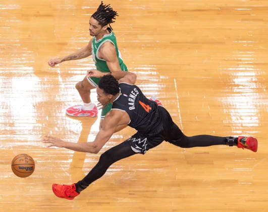 (251208) -- TORONTO, Dec. 8, 2025 -- Scottie Barnes (bottom) of Toronto Raptors breaks through during the 2025-2026 NBA, Basketball Herren, USA regular season game between Toronto Raptors and Boston Celtics in Toronto, Canada, on Dec. 7, 2025. (Photo by Xinhua) (SP) CANADA-TORONTO-BASKETBALL-NBA-CELTICS VS RAPTORS ZouxZheng 