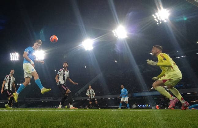(251208) -- NAPLES, Dec. 8, 2025 -- Napoli s Rasmus Hojlund (L) scores his second goal during a Serie A football match between Napoli and Juventus in Naples, Italy, Dec. 7, 2025. (Photo by Xinhua) (SP)ITALY-NAPLES-FOOTBALL-SERIE A-NAPOLI VS JUVENTUS AlbertoxLingria 
