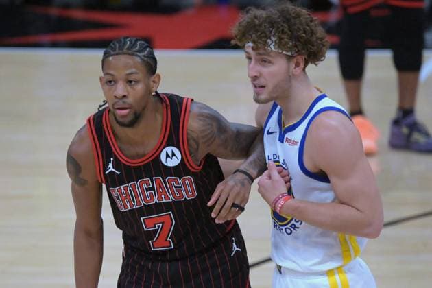 Chicago Bulls v Golden State Warrios - NBA, Basketball Herren, USA CHICAGO,ILLINOIS - DECEMBER 7: Dalen Terry (7) of Chicago Bulls and Brandin Podziemski (2) of Golden State Warrios in action during NBA basketball game between Chicago Bulls and Golden State Warriors at the United Center in Chicago, Illinois on December 7, 2025. Jacek Boczarski Anadolu Illinois United States. Editorial use only. Please get in touch for any other usage.  Copyright: x2025xAnadoluxJacekxBoczarskix