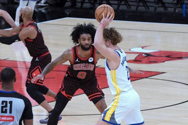 Chicago Bulls v Golden State Warrios - NBA, Basketball Herren, USA CHICAGO,ILLINOIS - DECEMBER 7: Coby White of Chicago Bulls during NBA basketball game between Chicago Bulls and Golden State Warriors at the United Center in Chicago, Illinois on December 7, 2025. Jacek Boczarski Anadolu Illinois United States. Editorial use only. Please get in touch for any other usage.  Copyright: x2025xAnadoluxJacekxBoczarskix