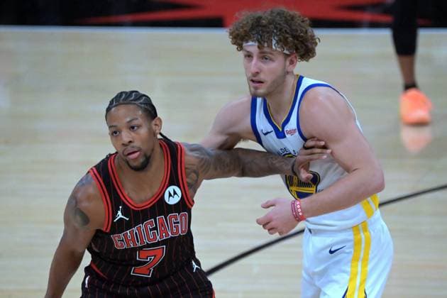 Chicago Bulls v Golden State Warrios - NBA, Basketball Herren, USA CHICAGO,ILLINOIS - DECEMBER 7: Dalen Terry (7) of Chicago Bulls and Brandin Podziemski (2) of Golden State Warrios in action during NBA basketball game between Chicago Bulls and Golden State Warriors at the United Center in Chicago, Illinois on December 7, 2025. Jacek Boczarski Anadolu Illinois United States. Editorial use only. Please get in touch for any other usage.  Copyright: x2025xAnadoluxJacekxBoczarskix