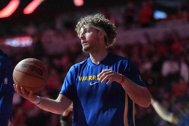Chicago Bulls v Golden State Warrios - NBA, Basketball Herren, USA CHICAGO,ILLINOIS - DECEMBER 7: Brandin Podziemski of Golden State Warrios warms up ahead of the NBA basketball game between Chicago Bulls and Golden State Warriors at the United Center in Chicago, Illinois on December 7, 2025. Jacek Boczarski Anadolu Illinois United States. Editorial use only. Please get in touch for any other usage.  Copyright: x2025xAnadoluxJacekxBoczarskix
