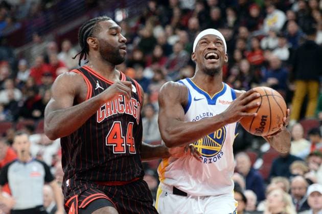 Chicago Bulls v Golden State Warrios - NBA, Basketball Herren, USA CHICAGO,ILLINOIS - DECEMBER 7: Patrick Williams (44) of Chicago Bulls and Jimmy Butler III (10) of Golden State Warrios in action during NBA basketball game between Chicago Bulls and Golden State Warriors at the United Center in Chicago, Illinois on December 7, 2025. Jacek Boczarski Anadolu Illinois United States. Editorial use only. Please get in touch for any other usage.  Copyright: x2025xAnadoluxJacekxBoczarskix