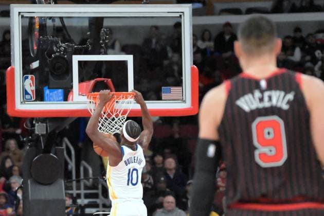 Chicago Bulls v Golden State Warrios - NBA, Basketball Herren, USA CHICAGO, ILLINOIS - DECEMBER 7 : Jimmy Butler of Golden States Warriors in action during NBA basketball game between Chicago Bulls and Golden State Warriors at the United Center in Chicago, Illinois on December 7, 2025. Jacek Boczarski Anadolu Illinois United States. Editorial use only. Please get in touch for any other usage.  Copyright: x2025xAnadoluxJacekxBoczarskix