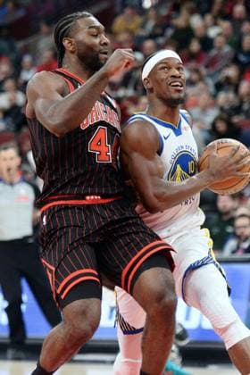Chicago Bulls v Golden State Warrios - NBA, Basketball Herren, USA CHICAGO,ILLINOIS - DECEMBER 7: Patrick Williams (44) of Chicago Bulls and Jimmy Butler III (10) of Golden State Warrios in action during NBA basketball game between Chicago Bulls and Golden State Warriors at the United Center in Chicago, Illinois on December 7, 2025. Jacek Boczarski Anadolu Illinois United States. Editorial use only. Please get in touch for any other usage.  Copyright: x2025xAnadoluxJacekxBoczarskix