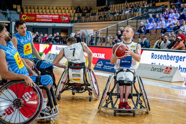 DRS Cup Wheelchair basketball RSV Lahn Dill RSB Thuringia Bulls, 07 12 25 Thomas Böhme RSV Lahn Dill, 13 , Vincent Dallaire RSV Lahn Dill, 7 , Aliexandr Halouski RSB Thuringia Bulls, 14 , Jordi Ruiz RSB Thuringia Bulls, 11 DRS Cup Wheelchair basketball RSV Lahn Dill RSB Thuringia Bulls Wetzlar, 07 12 25 Copyright: xBEAUTIFULxSPORTS Roeczeyx