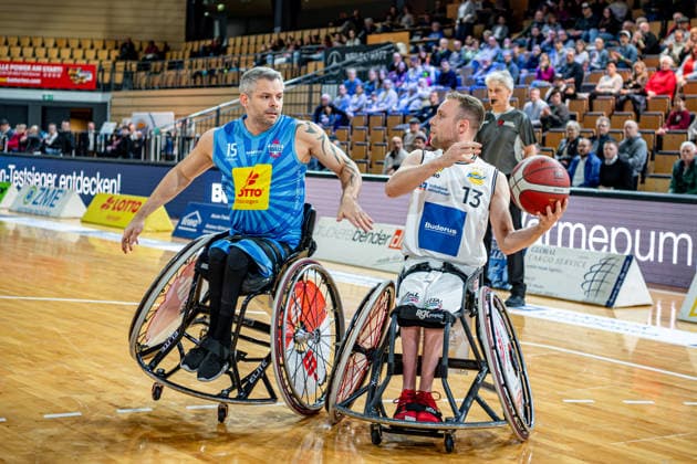 DRS Cup Wheelchair basketball RSV Lahn Dill RSB Thuringia Bulls, 07 12 25 Thomas Böhme RSV Lahn Dill, 13 , Joakim Linden RSB Thuringia Bulls, 15 DRS Cup Wheelchair basketball RSV Lahn Dill RSB Thuringia Bulls Wetzlar, 07 12 25 Copyright: xBEAUTIFULxSPORTS Roeczeyx