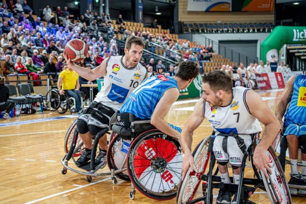 DRS Cup Wheelchair basketball RSV Lahn Dill RSB Thuringia Bulls, 07 12 25 Colin Higgins RSV Lahn Dill, 10 , Vincent Dallaire RSV Lahn Dill, 7 , Arie Twigt RSB Thuringia Bulls, 17 DRS Cup Wheelchair basketball RSV Lahn Dill RSB Thuringia Bulls Wetzlar, 07 12 25 Copyright: xBEAUTIFULxSPORTS Roeczeyx