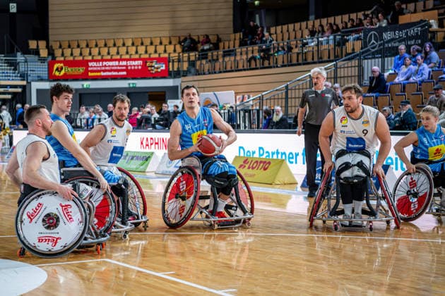 DRS Cup Wheelchair Basketball RSV Lahn Dill RSB Thuringia Bulls, 07 12 25 Aliexandr Halouski RSB Thuringia Bulls, 14 , Matthias Güntner RSV Lahn Dill, 9 , Marie Kier RSB Thuringia Bulls, 9 , Michael Paye RSV Lahn Dill, 5 , Arie Twigt RSB Thuringia Bulls, 17 , Jannik Blair RSV Lahn Dill, 6 DRS Cup Wheelchair Basketball RSV Lahn Dill RSB Thuringia Bulls Wetzlar, 07 12 25 Copyright: xBEAUTIFULxSPORTS Roeczeyx