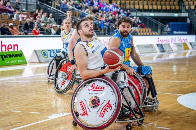 DRS Cup Wheelchair basketball RSV Lahn Dill RSB Thuringia Bulls, 07 12 25 Vincent Dallaire RSV Lahn Dill, 7 , Jordi Ruiz RSB Thuringia Bulls, 11 , DRS Cup Wheelchair basketball RSV Lahn Dill RSB Thuringia Bulls Wetzlar, 07 12 25 Copyright: xBEAUTIFULxSPORTS Roeczeyx