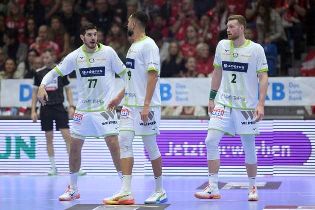 Stefan Cavor HSG Wetzlar 77 , Philipp Ahouansou HSG Wetzlar 19 , Nikola Grahovac HSG Wetzlar 2 L R , GER, MT Melsungen HSG Wetzlar, Handball, 1 Bundesliga, 15 Matchday, Season 2025 2026, 07 12 2025, GER, MT Melsungen HSG Wetzlar, Handball, 1 Bundesliga, 15 Matchday, Season 2025 2026, 07 12 2025 Kassel Copyright: xEibner-Pressefotox xRolandxSippelx EP_RSL