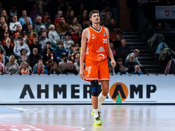 Tibor Pleiss RASTA Vechta, 22 Rasta Vechta vs Veolia Towers Hamburg, Basketball, easyCredit Basketball Bundesliga, Matchday 9, Season 2025 2026, 07 12 2025 Rasta Vechta vs Veolia Towers Hamburg, Basketball, easyCredit Basketball Bundesliga, Matchday 9, Season 2025 2026, 07 12 2025 Vechta Copyright: xEibner-Pressefoto DamianxKruczynx EP_DKI