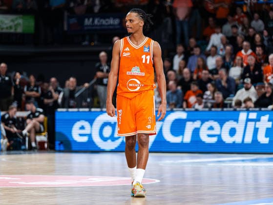 Alonzo Verge Jr RASTA Vechta, 11 Rasta Vechta vs Veolia Towers Hamburg, Basketball, easyCredit Basketball Bundesliga, Matchday 9, Season 2025 2026, 07 12 2025 Rasta Vechta vs Veolia Towers Hamburg, Basketball, easyCredit Basketball Bundesliga, Matchday 9, Season 2025 2026, 07 12 2025 Vechta Copyright: xEibner-Pressefoto DamianxKruczynx EP_DKI