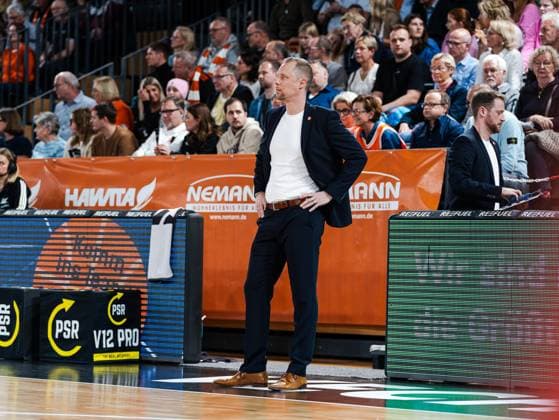Christian Held Head Coach, RASTA Vechta Rasta Vechta vs Veolia Towers Hamburg, Basketball, easyCredit Basketball Bundesliga, Matchday 9, Season 2025 2026, 07 12 2025 Rasta Vechta vs Veolia Towers Hamburg, Basketball, easyCredit Basketball Bundesliga, Matchday 9, Season 2025 2026, 07 12 2025 Vechta Copyright: xEibner-Pressefoto DamianxKruczynx EP_DKI