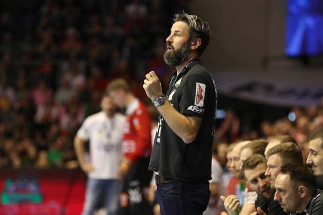 07 12 2025, xgox, Handball Daikin HBL SC Magdeburg FRISCH AUF Göppingen emspor, v l Bennet Wiegert Magdeburg, Coach Magdeburg