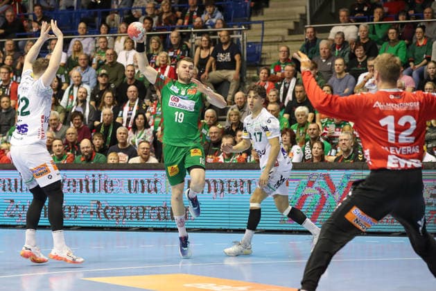 07 12 2025, xgox, Handball Daikin HBL SC Magdeburg FRISCH AUF Göppingen emspor, v l Elvar Oern Jonsson Magdeburg, 19 throws goal, Torschuetze, scores goal, Treffer, scores the goal Magdeburg