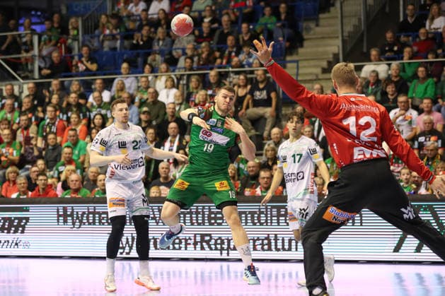 07 12 2025, xgox, Handball Daikin HBL SC Magdeburg FRISCH AUF Göppingen emspor, v l Elvar Oern Jonsson Magdeburg, 19 throws goal, Torschuetze, scores goal, Treffer, scores the goal Magdeburg