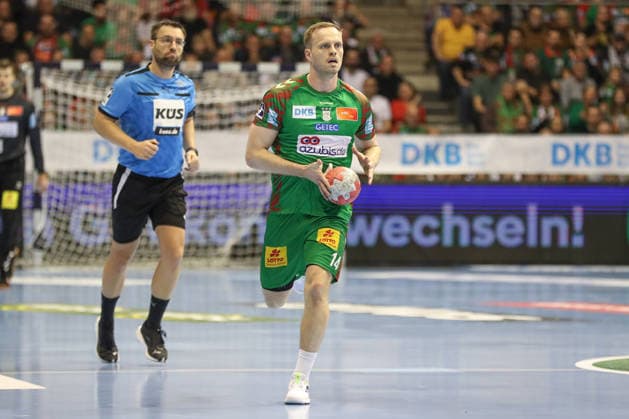 07 12 2025, xgox, Handball Daikin HBL SC Magdeburg FRISCH AUF Göppingen emspor, v l Omar Ingi Magnusson Magdeburg, 14 am Ball, plays the ball Magdeburg
