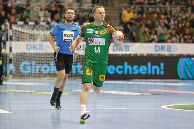 07 12 2025, xgox, Handball Daikin HBL SC Magdeburg FRISCH AUF Göppingen emspor, v l Omar Ingi Magnusson Magdeburg, 14 am Ball, plays the ball Magdeburg
