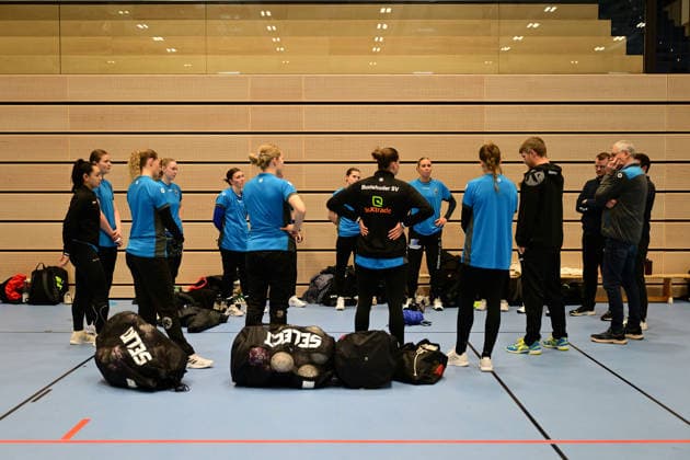Handball I Women I Season 2025 2026 I 1 HBF I Buxtehuder SV I Coach introduction I 08 12 2025 Introduction of the new coach at Buxtehuder SV, Team Buxtehude Head Coach Nicolaj Andersson, Nicolaj Bredekjaer Andersson, Name Andersson, Nicolaj Bredekjaer, Age 37, Nationality Denmark, Dane Here to watch Buxtehuder Sportverein Women listen to the new coach Buxtehude Halle Nord Niedersachsen Germany Copyright: xLobeca FelixxSchlikisx